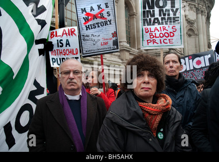 Centinaia radunati fuori Chilcot inchiesta per chiamate di Tony Blair l'arresto per crimini di guerra in Iraq Londra 29.01.10 Foto Stock