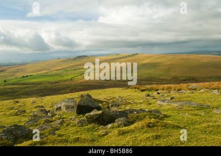 Vista su Dartmoor verso metà fiocco, Tor Dartmoor Devon UK Foto Stock