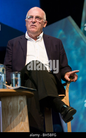 Sir Richard Dearlove ex capo del British Secret Intelligence Service di MI6 raffigurato a Hay Festival 2009. Foto Stock