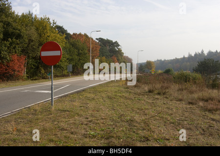 A28 uscita autostrada con no-entrance road sign Foto Stock