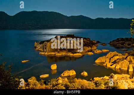 Vista panoramica di Kekova, Kalekoy, Lycian Necropol, costa meridionale della Turchia Foto Stock