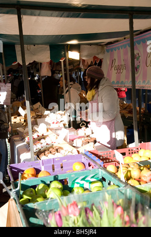 Peggy's tortine alla "francesi" sul mercato Venn Street , Clapham Common , Londra Foto Stock