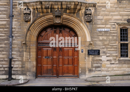 Inghilterra; Cambridge; il re corsia di ingresso per il Kings College Foto Stock