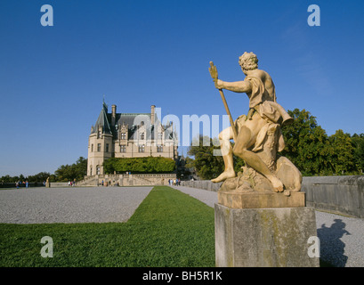 Statue e sculture dot i giardini del palazzo di Biltmore in Asheville, Carolina del Nord Foto Stock