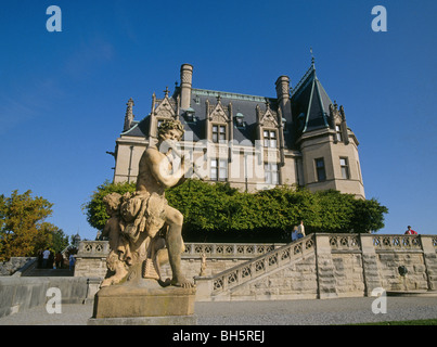 Statue e sculture dot i giardini del palazzo di Biltmore in Asheville, Carolina del Nord Foto Stock