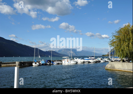 Aix les Bains porto interno sul lago, situato in Haute Savoie, Rhone Alpes regione della Francia Foto Stock