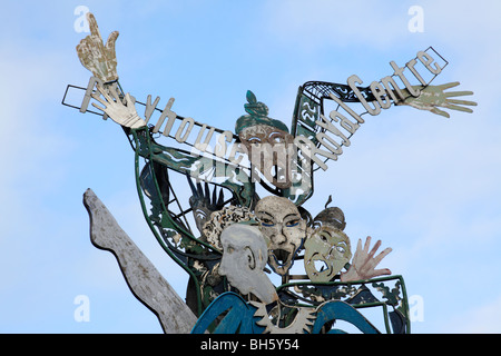 Scultura per il playhouse royal centre si trasferì a Maid Marian Way Nottingham Regno Unito Foto Stock