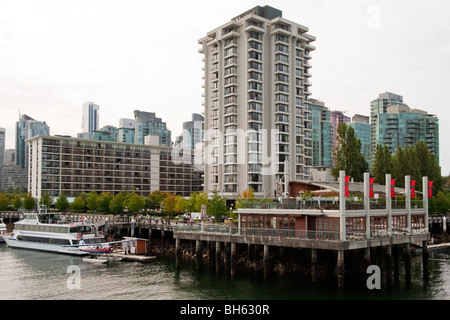 Westin Bayshore Inn Hotel, visto da di Coal Harbour, Vancouver, BC, Canada Foto Stock