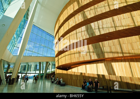 Il foyer di Operaen, la nuova Opera House aperto (aprile 2008), Oslo, Norvegia Foto Stock