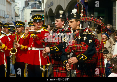 British banda militare giocando in St. Helier, Jersey, Isole del Canale. Foto Stock