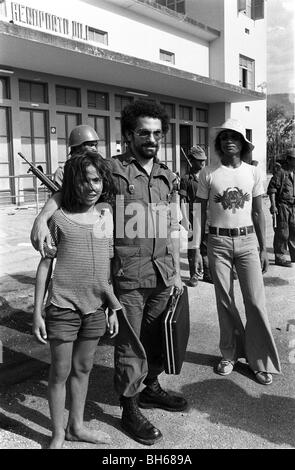 Jose Ramos-Horta con il suo fratello più giovane poi ucciso dagli indonesiani durante la guerra e il 25 anno di occupazione di Timor Est Foto Stock