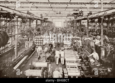 Fabbrica di munizioni a Le Creusot regione della Francia la produzione di grosso calibro gusci durante la Prima Guerra Mondiale. Foto Stock