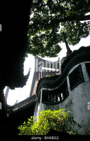 Il Giardino di Yuyuan è un famoso giardino classico situato in Anren Jie nella città di Shanghai. Foto Stock