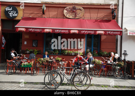 Un cafe in Kazimierz (quartiere ebraico) distretto di Cracovia in Polonia Foto Stock