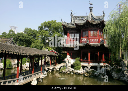 Il Giardino di Yuyuan è un famoso giardino classico situato in Anren Jie nella città di Shanghai. Foto Stock