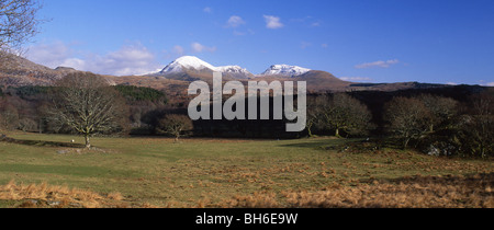 Moelwyn Mawr e Moelwyn Bach nella neve da vicino Nantmor Snowdonia National Park Gwynedd North Wales UK Foto Stock