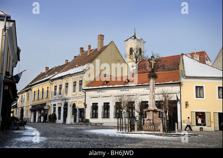 La Fo Ter o la piazza principale con la croce della peste in Szentendre in Ungheria Foto Stock