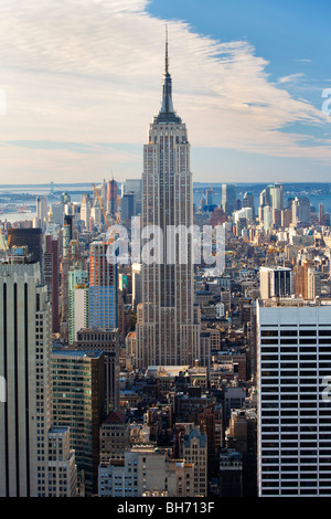 Stati Uniti d'America, New York City, Manhattan, vista del centro cittadino di Manhattan e l'Empire State Building Foto Stock