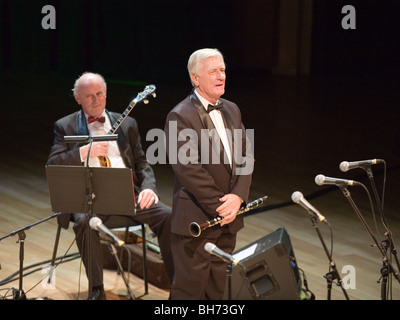 BUDAPEST - 30 dicembre: Benko Dixieland Band esegue sul palco a MuPa Foto Stock