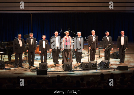 BUDAPEST - 30 dicembre: Benko Dixieland Band esegue sul palco a MuPa Foto Stock