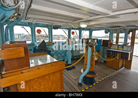 Il controllo e il punto di comando sulla barca di ponte del Royal Yacht Britannia SCO 5955 Foto Stock