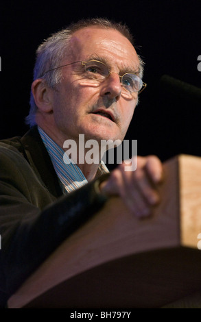 Il gallese nato il professore di genetica Steve Jones parla di Darwin a Hay Festival 2009. Foto Stock