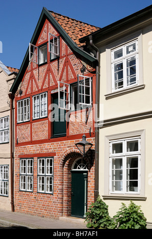 Fachwerkhaus a Lüneburg, Niedersachsen, Deutschland. - Casa in legno e muratura in Lueneburg, Bassa Sassonia, Germania. Foto Stock