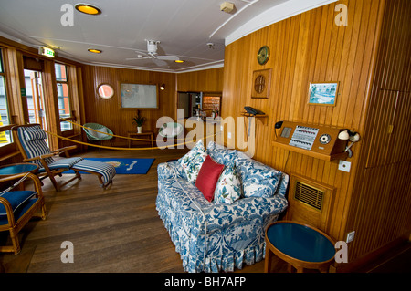 Il Royal Yacht Britannia ora un galleggiante museo pubblico ormeggiato a Ocean Terminal Leith SCO 5957 Foto Stock