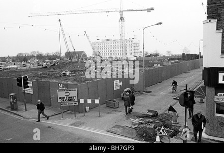 Cancellazione di vecchi edifici, riconvertire a Southend-on-Sea's High Street che diventeranno delle radure shopping centre in 1986 Foto Stock
