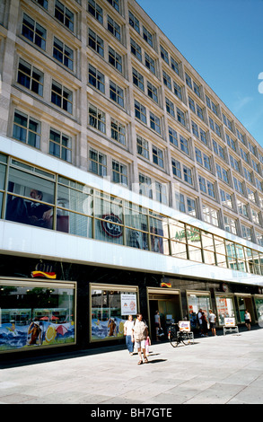 Agosto 1, 2009 - Berolinahaus, architettura Bauhaus a Alexanderplatz nella capitale tedesca di Berlino. Foto Stock