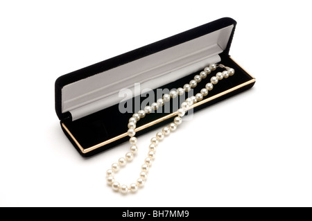 Collana di perle e custodia Foto Stock