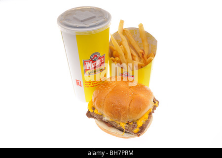 Wendy's baconater, bacon double cheeseburger, patatine fritte e bevande pasto di valore su sfondo bianco. Foto Stock