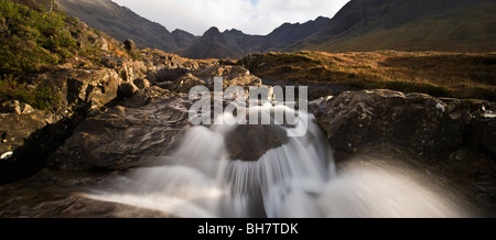 A cascata piscine Fairy, coire na Creiche, Glenbrittle, Isola di Skye in Scozia Foto Stock