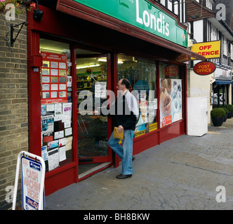 Negozio di fronte pubblicità biscotti Corner Shop Epsom Downs Surrey Foto Stock