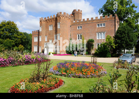 La parte anteriore del Gatehouse of Hertford Castle, Hertford, Hertfordshire, Inghilterra, Regno Unito. Foto Stock