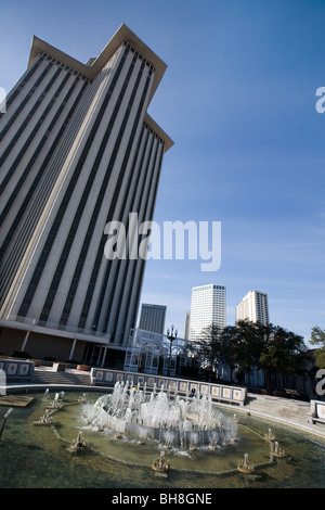 Il World Trade Center e la fontana sul lungofiume, waterfront di New Orleans in Louisiana Foto Stock