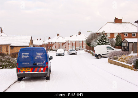 Un British Gas van di servizio su chiamata nella neve a Beccles , Suffolk , Inghilterra , Inghilterra , Regno Unito Foto Stock