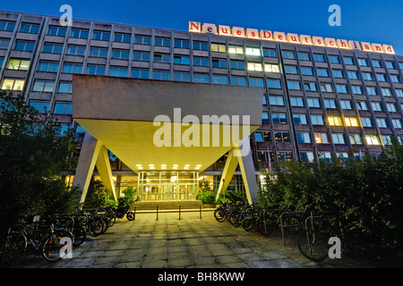 Ex casa editrice del ND, Neues Deutschland, nuova Germania, giornale del partito politico SED, Berlino, Germania Foto Stock