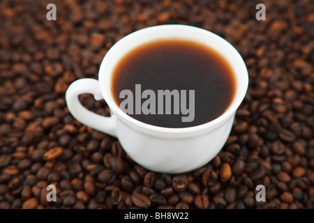 Tazza di caffè in grani (profondità di campo) Foto Stock