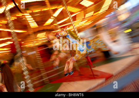 Merry go-round in movimento Foto Stock