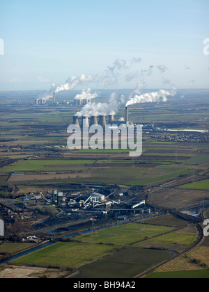 Eggborough e Drax alimentate a carbone centrali, con Kellingley Colliery in primo piano, East Yorkshire, nell'Inghilterra del Nord Foto Stock