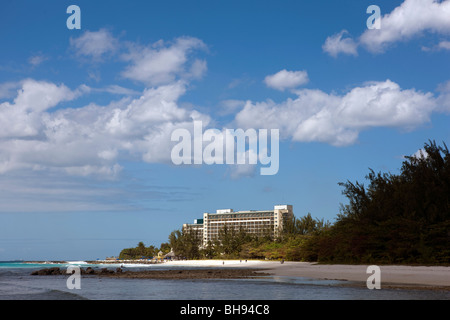 L'Hotel Hilton nella periferia di Bridgetown sull'isola caraibica di Barbados Foto Stock