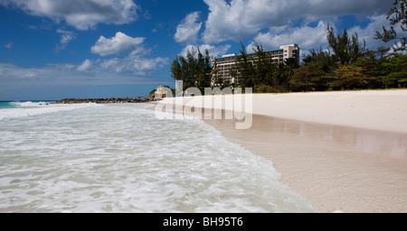 L'Hotel Hilton nella periferia di Bridgetown sull'isola caraibica di Barbados Foto Stock