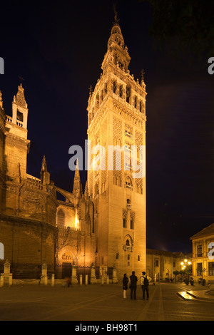 La torre Giralda, Cattedrale di Siviglia, in Andalusia, Spagna Foto Stock