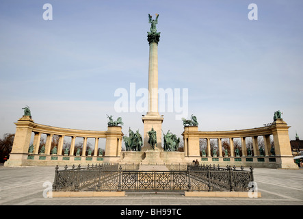 Piazza degli Eroi con il Monumento millenario ungherese di Budapest Foto Stock