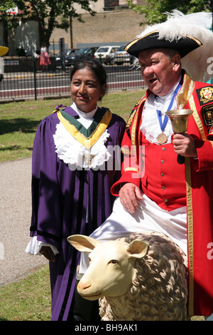 Eliza Mann, Sindaco Southwark, e Peter Moore Westminster Town Crier presso il Festival Bonkerfest organizzato da percorsi creativi Foto Stock