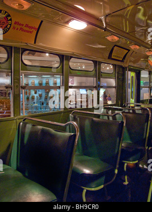 La sede di Montgomery, Alabama bus che i diritti civili pioneer Rosa Parks ha rifiutato di cedere a un passeggero bianco nel 1955. Foto Stock