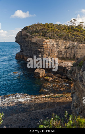 Spettacolare Costa della Tasmania vicino alla baia di Pirati e Doo Town, Penisola Tasmana, Tasmania, Australia Foto Stock