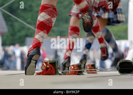 I ballerini di competere al mondo Highland Dancing Campionato Finale al Cowal Highland Gathering in Dunoon, Scozia. Foto Stock