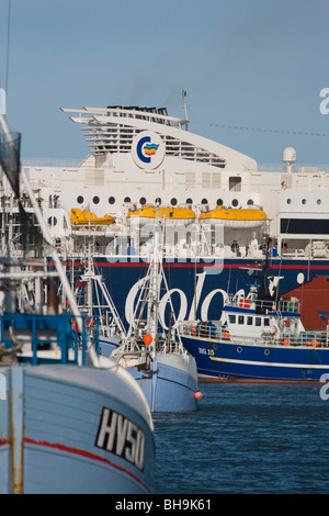 Porto di Hirtshals - traghetti e imbarcazioni da pesca. Foto Stock